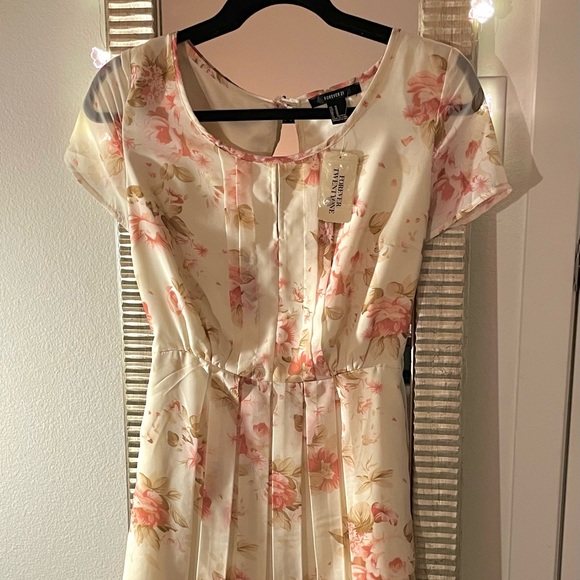 Forever 21 Dresses & Skirts - NWT BRAND NEW Floral Cream and Pink Roses Dreamy Dress!!